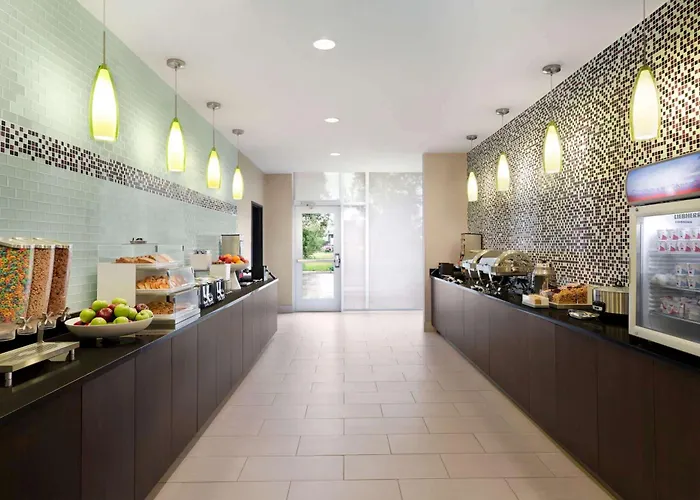 La Quinta Inn & Suites By Wyndham Burlington