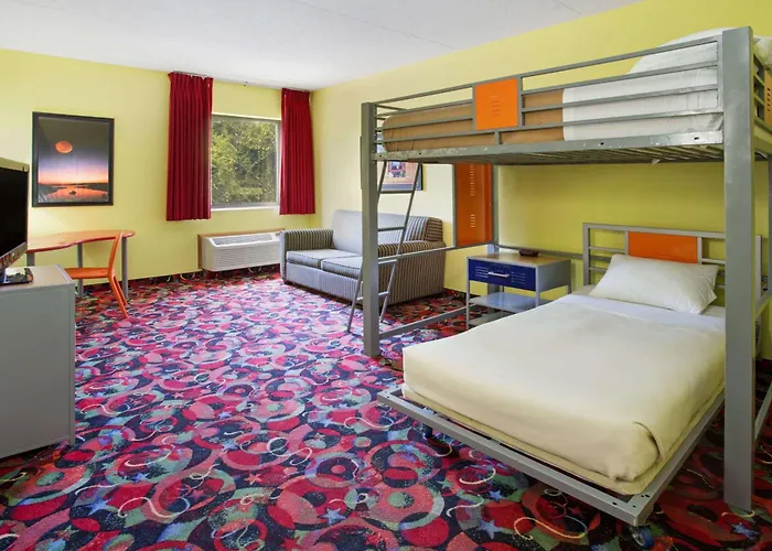 Ramada By Wyndham Bettendorf