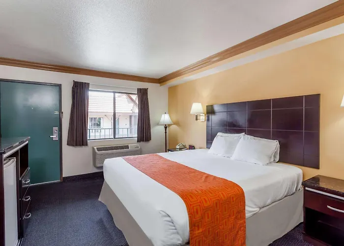 Howard Johnson By Wyndham Norco