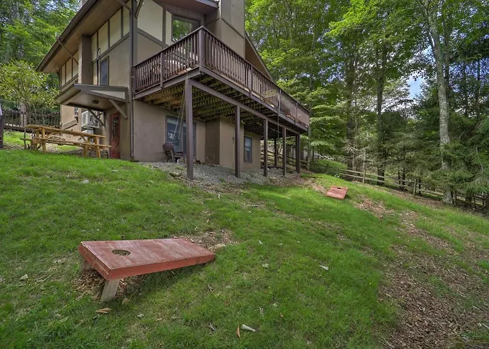 Hot Tub & Scenic Views: Beech Mountain Retreat