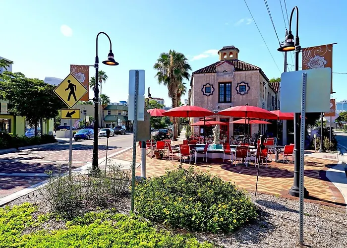 Longboat Key Cedars Beach House-Pet Friendly-2 Minute To The Beach