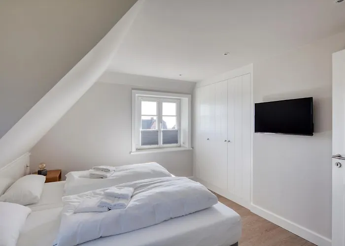 Rantum Dorf - Ferienappartments im Reetdachhaus 3&4
