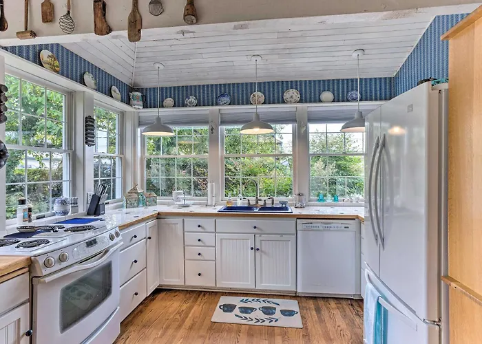 Charming Historic Retreat Near Poverty Bay!