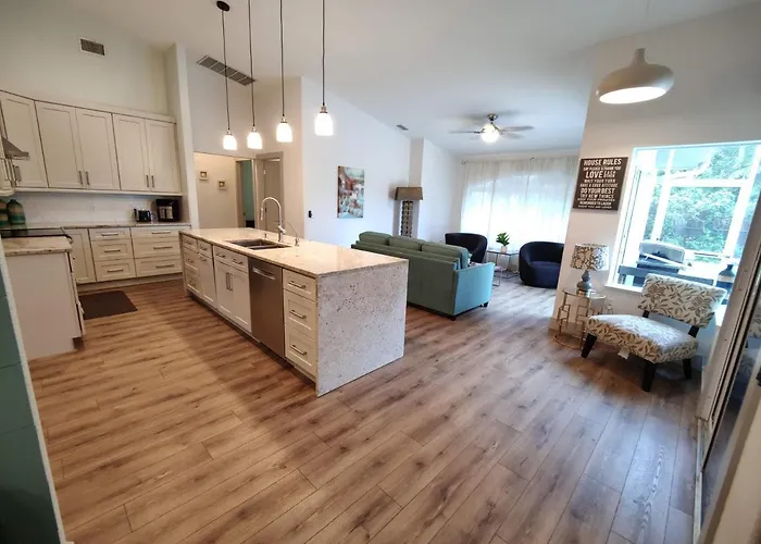 Spacious Oasis Updated Home 3 Bed 2 Bath -7 Min To Nokomis Beach