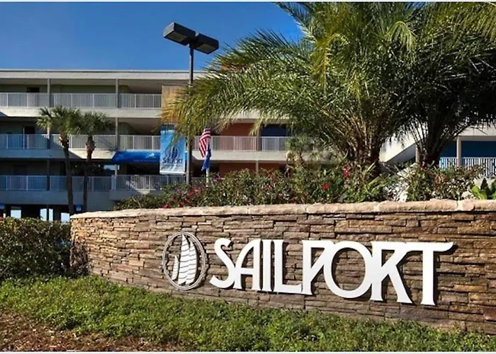 Condo Less Than 5 Min From Airport With Sunset Views