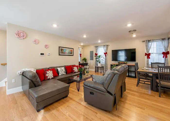 Peaceful 5Br & 4Ba Quincy House W Patio, Near Red Line & Pet Friendly 284