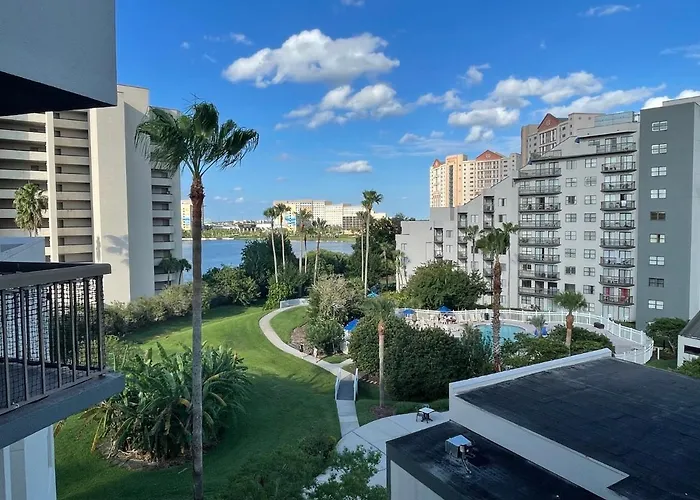 Lovely 1 Bedroom Condo With Pool