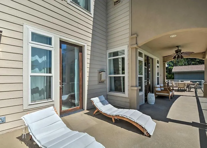 Luxe Getaway W/ Riverfront Views In Grants Pass!