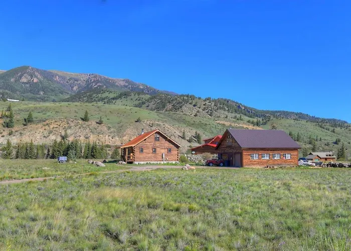Bristol Head Acres Rustic Cabin
