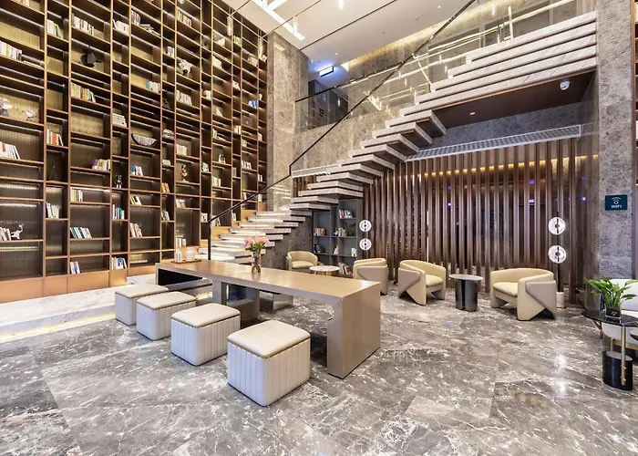 Atour Hotel Zhengzhou East Station Longzi Lake