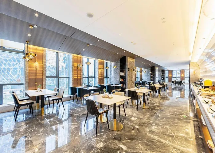Atour Hotel Zhengzhou East Station Longzi Lake