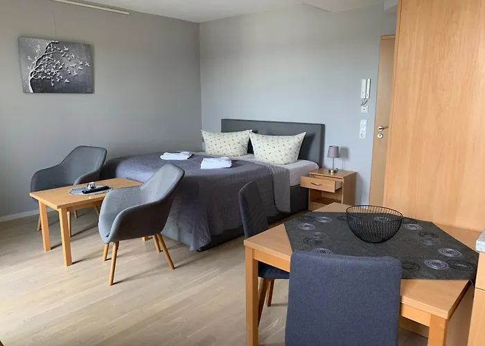 Einraumapartment mit Seeblickbalkon
