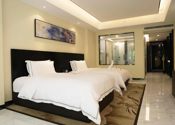 Hentique Resort & Spa