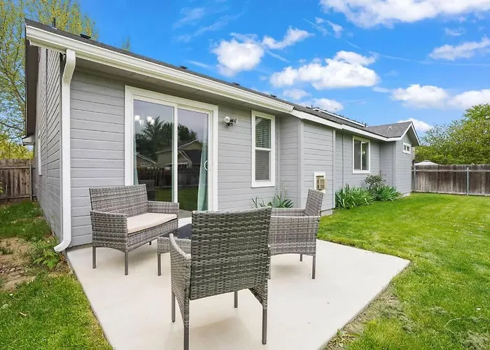 Remodeled, Charming Retreat On The City'S Doorstep