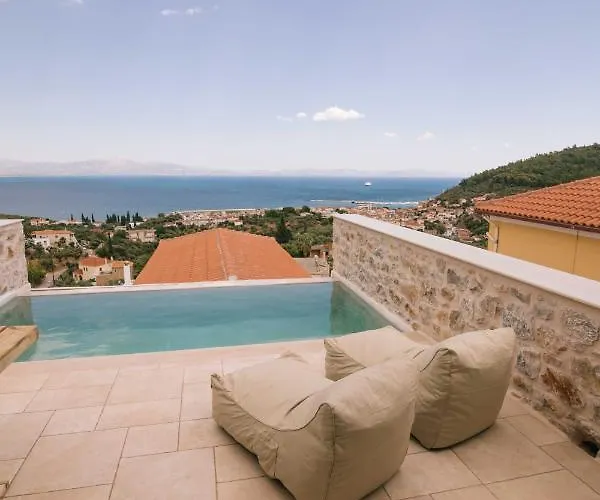 Mani Luxury Suites And Studios In Gytheio With Private Pools