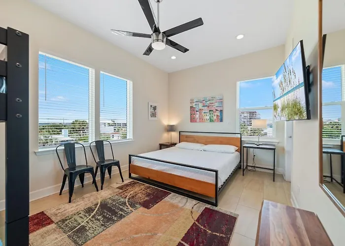 New Gulf Front With Game Room Family Friendly!