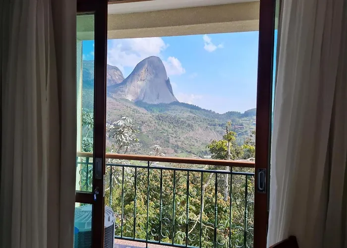 Vista para Pedra Azul e TV de 85