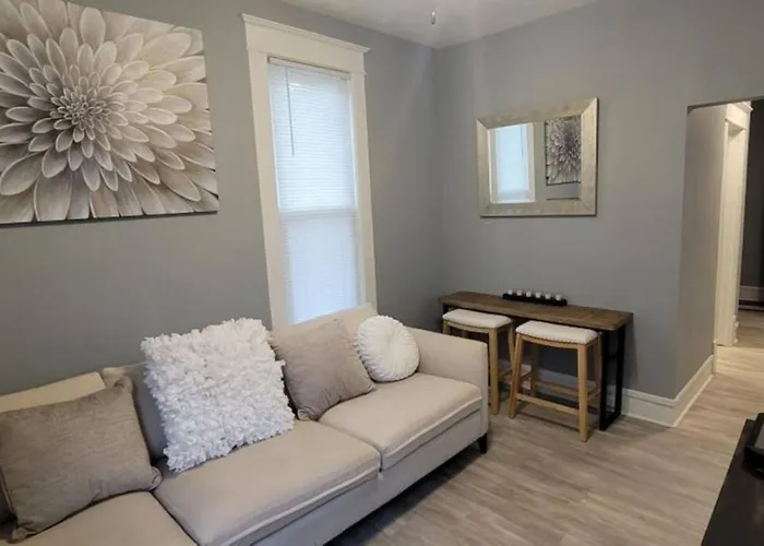 Retreat Suite 4 - Downtown Getaway