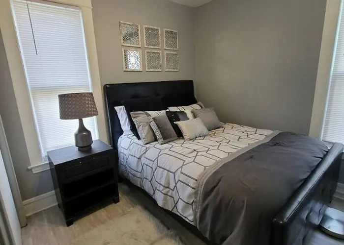 Retreat Suite 4 - Downtown Getaway