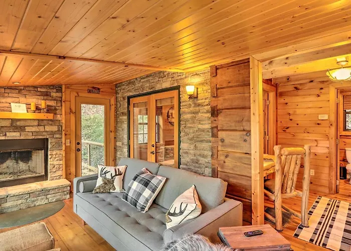 Fireplace & Foliage: Quaint Blue Ridge Cabin!