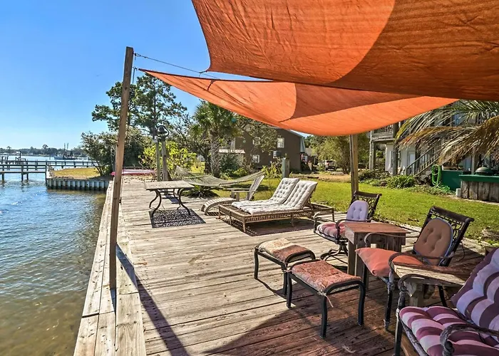 Charming Waterfront Home: Fish, Boat + More!