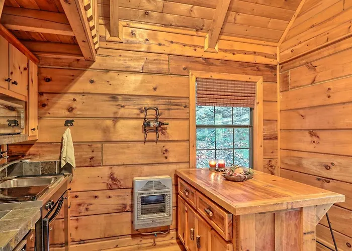 Fireplace & Foliage: Quaint Blue Ridge Cabin!