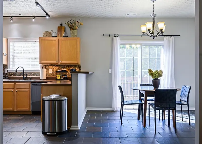 Modern 3Br Townhome Near Downtown Woodstock