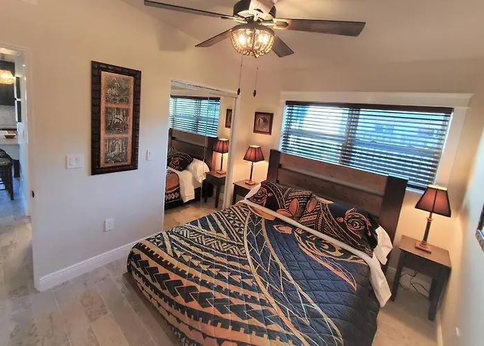 Bali Bungalow - Downtown Cocoa Beach