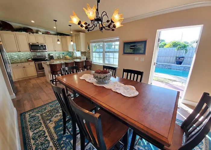 Bahamian Cottage - Heated Pool Walk To The Beach