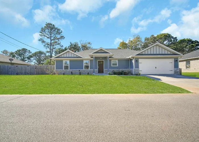Nice 4-Bedroom Home 15 Mins From The Beach