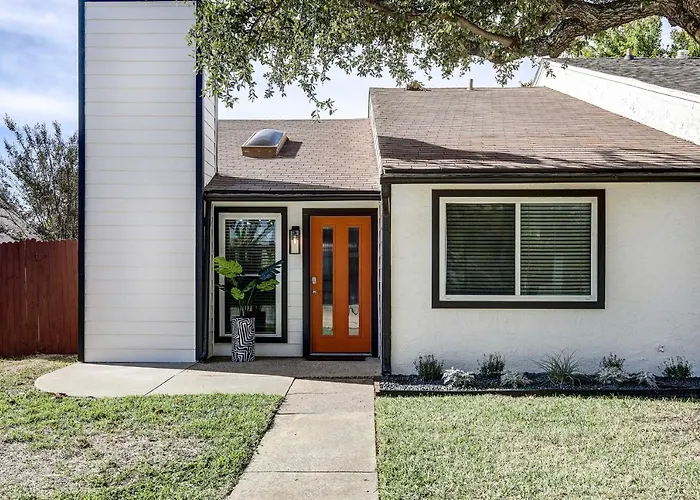 Stylish Allen Home Near Watters Creek Village