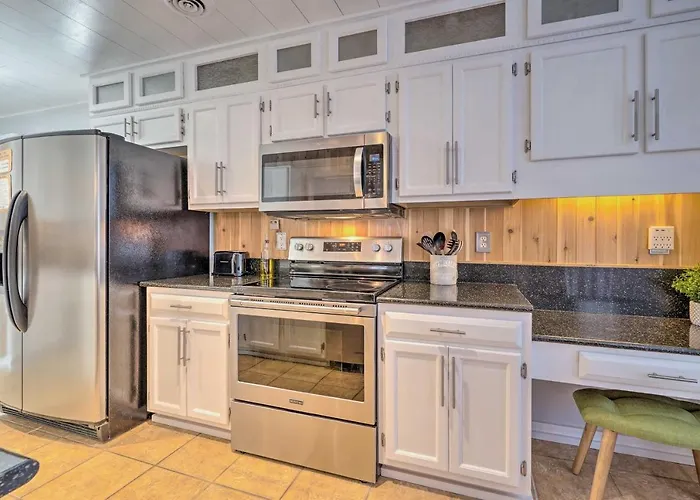 Peaceful Wilmington Home Near Beach & Downtown!