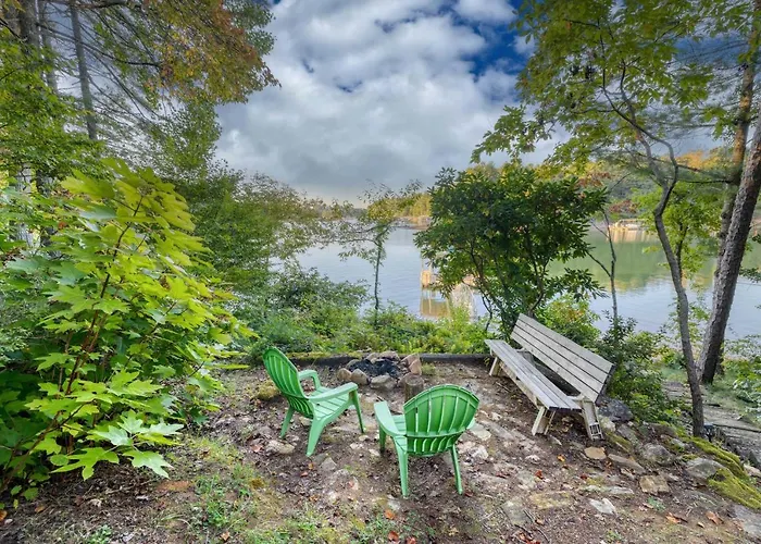 400 Ft Of Lakefront! Cabin W/ Deck + Dock!