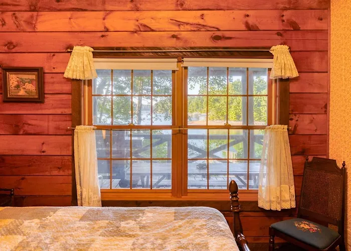 400 Ft Of Lakefront! Cabin W/ Deck + Dock!