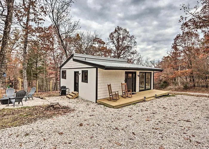 Pet & Family Friendly Cottage Near The Lake!