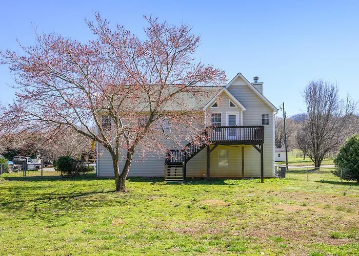 Spacious 5Br Home With Fenced Yard In Adairsville
