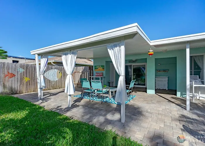 Dog Friendly Home Wprivate Fenced Yard, Garage & Fire Pit Steps To The Beach!