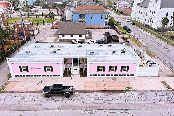Room 2 Oleander Hotel Walk To Cruise Terminal, Restaurants & The Strand