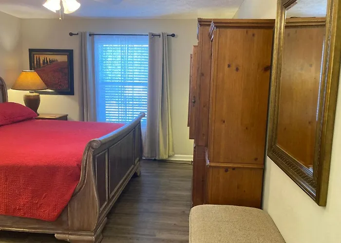 Spacious 3 Bedroom 2 Bath Condo Close To Five-Points In Athens