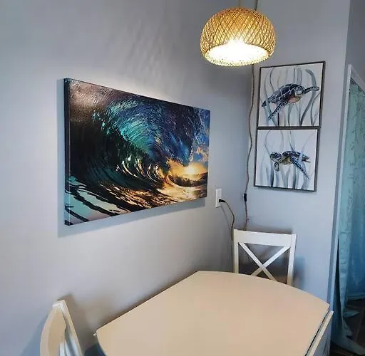Luxury Suite In The Heart Of Hamptons South Beach!