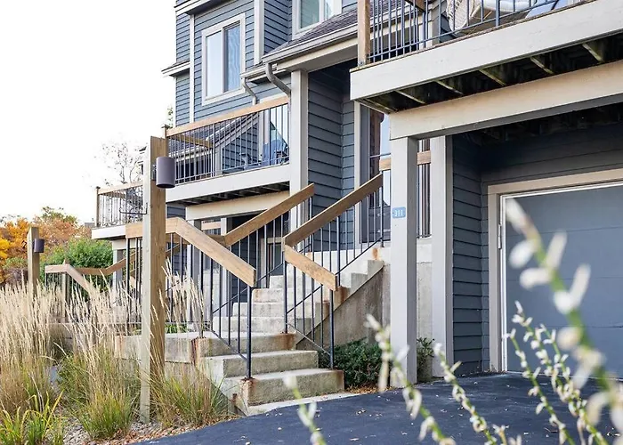 Relaxing 2Bedroom Townhome W/Playroom & Great View