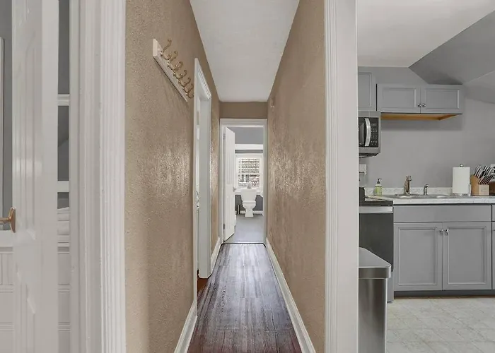 Suites On Seneca - Gorgeous One Bedroom Apartment