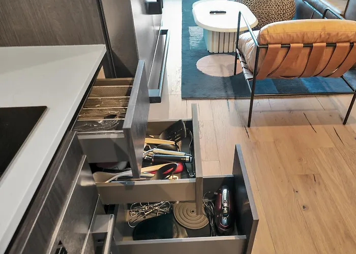 Upscale Rainey St Condo Homes - Peloton, Gym, Rooftop Pool, Wifi Included