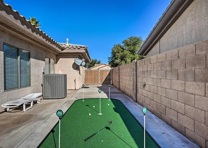 Putting Green + Game Room: Goodyear Oasis