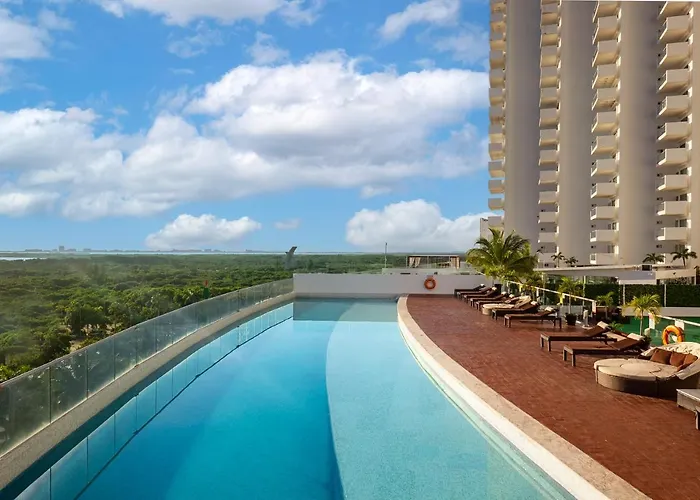 Suites Malecon Cancun