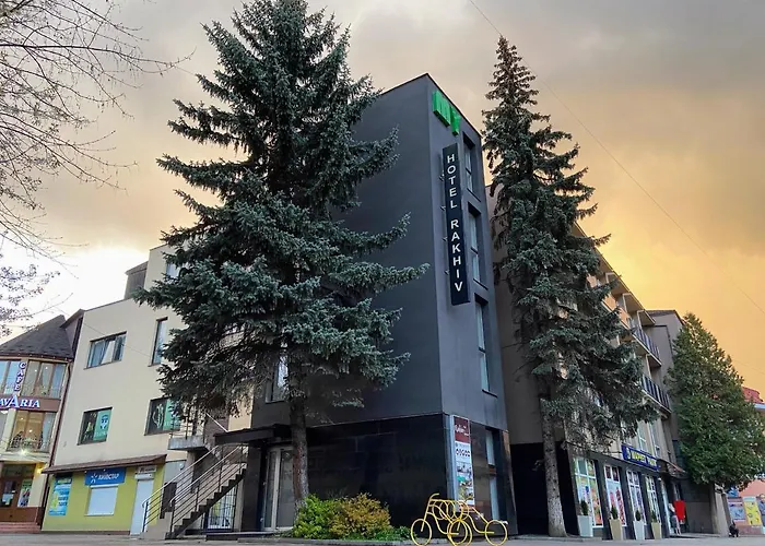 Rakhiv Hotel & Apartments