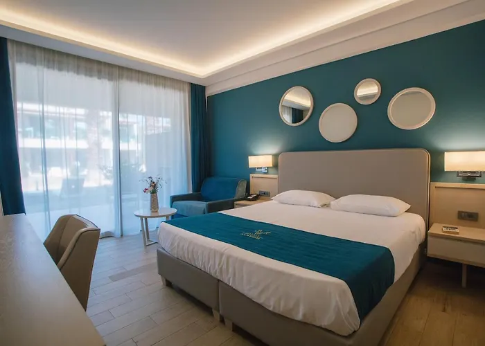 Almyros Beach Resort & Spa
