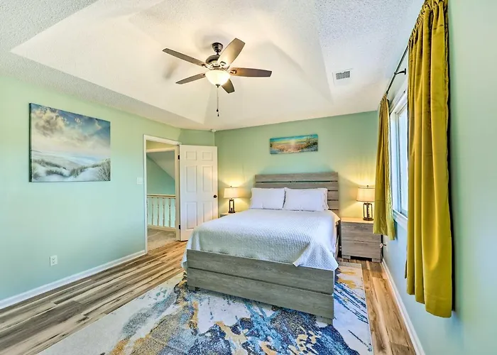 Hot Springs Getaway W/ Beautiful Lake Views!