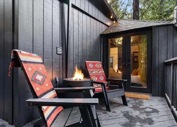 The Black Nest - Hot Tub Romantic Getaway