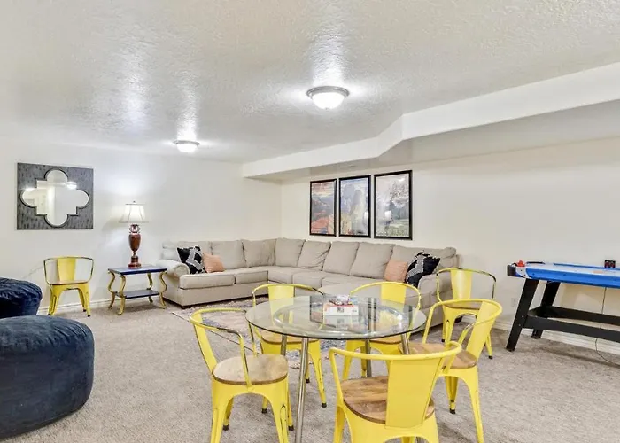 Play & Gather In Luxury,Pets Too! Close To It Everything!